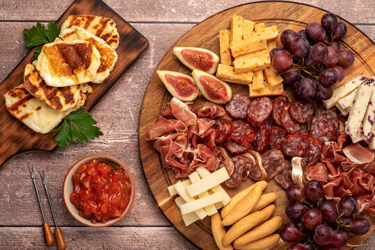 Food photography of antipasto, fried halloumi, cheese, cheddar, salami, prosciutto