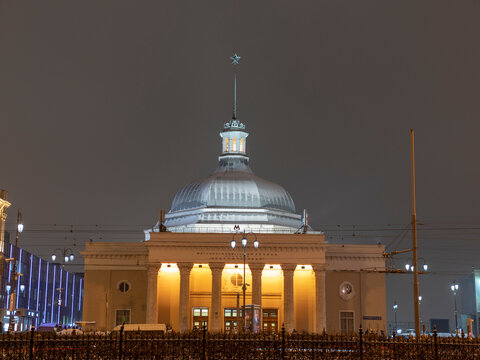 MOSCOW, RUSSIA - MAY 6, 2022: Komsomolskaya Is Metro Station. Building Features Spire Crowned By Star, Imposing Full-height Portico With Stylised Corinthian Columns