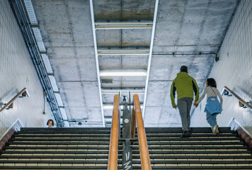 people boarding the chilean underground train