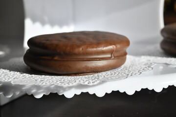 how to make a chocolate cookie with white tablecloth
