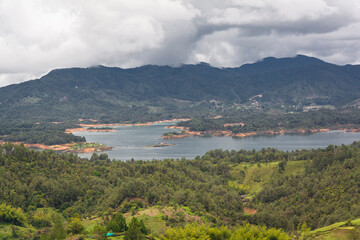 Fototapeta na wymiar Landscape of the reservoir of Peñol and Guatapé located in Antioquia (Colombia)