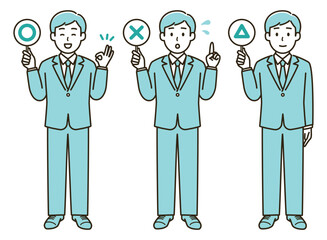 まるとばつとさんかくの札を持ったスーツを着ている男性のイラスト（水色バージョン）