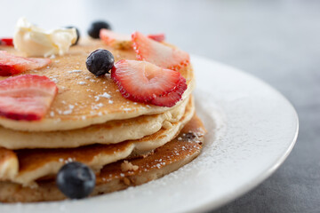 A closeup view of a stack of pancakes.