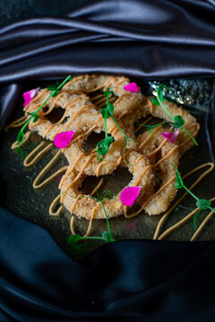onion rings in batter with microgrin