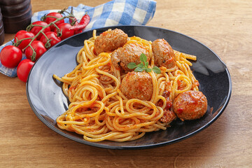 Spaghetti with meatball in tomato sause