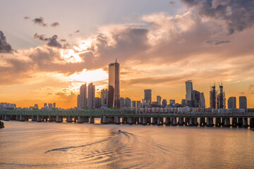 Fototapeta na wymiar the beautiful sunset of the Han River in Seoul