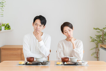 食事する夫婦（料理・朝食・自炊・和食・健康・カップル）