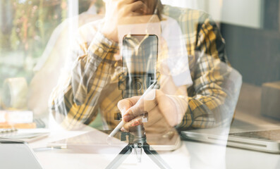 Obraz premium Portrait of Starting small businesses SME owners, two Asian woman check online orders Selling products working with boxs freelance work at home office, sme business online small medium enterprise