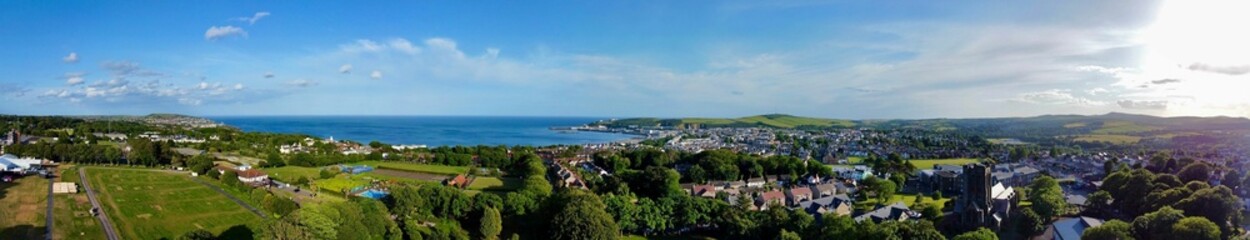 Panoramic view of the coastal town of Lyme Regis with a prospering nature - obrazy, fototapety, plakaty