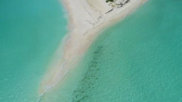DRONE Top view white sand beach Cayo de agua island, isthmus Paso de Mois&eacute;s Los Roques