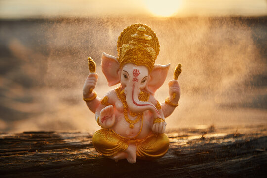 Vinayagar Images – Browse 137,750 Stock Photos, Vectors, and Video | Adobe  Stock