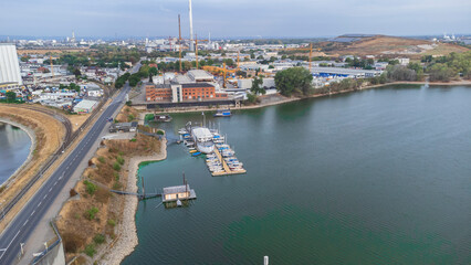 Obraz premium diffenébrücke Mannheim - is a bascule bridge at the northern shipping entrance from the Altrhein to Mannheim's industrial port