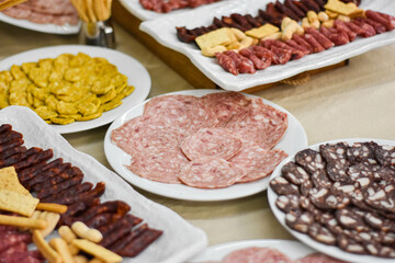 PLATOS DE EMBUTIDO VARIADO