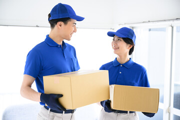 Image of staff carrying cooperatively in a move