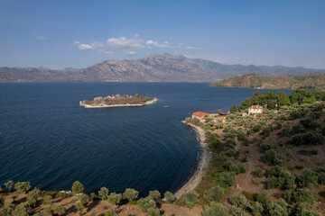 Obraz premium Historical ruins on an islet on Lake Bafa Nature Park.