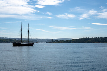Fototapeta na wymiar Schiffe und Boote auf dem Oslofjord in Norwegen