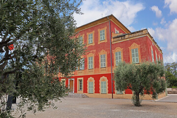 Fototapeta na wymiar Facade of the famous Matisse Museum in Nice
