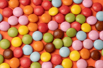 たくさんのマーブルチョコレート