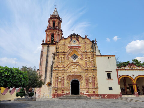 Front view of the church of Jalpan in the center of town