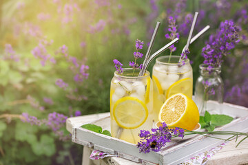 lemon and lavender lemonade - 527014744