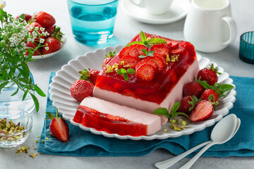 strawberry jelly and yogurt loaf cake