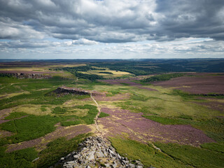 Fototapeta na wymiar Wonderful heather fields in the Peak District National Park - travel photography