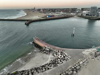 Tuinposter The Harbor of Scheveningen, by the southern beach (zuiderstrand) in The Hague, Netherlands © Louis