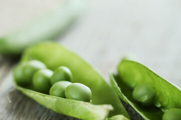 Fresh and Vibrant: Green Peas Bursting with Flavor on a Beautifully Set Table