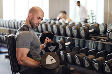 Naklejka na ściany i meble Pushing the Limits: Bodybuilder's Focus and Determination on Display in the Gym