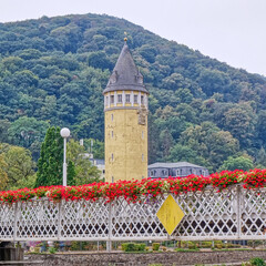 Brücke und historischer Turm in Bad Ems