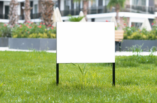 Blank Yard Signs Images – Browse 1,722 Stock Photos, Vectors, and Video |  Adobe Stock