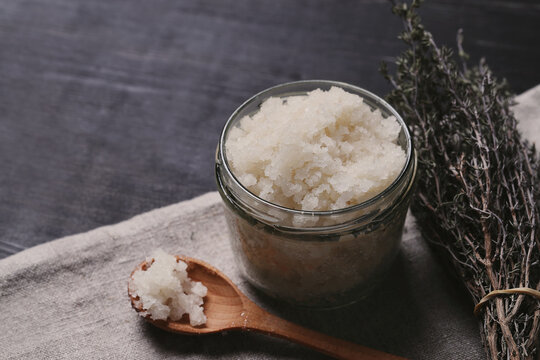 Composition with sea salt for cosmetologic procedures