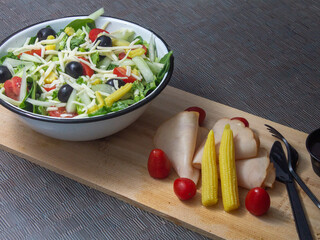 vegetable salad with cheese