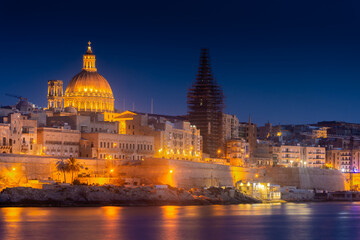 Fototapeta premium Skyline of Valletta by night, view from Sliema, Malta