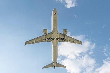 Passenger plane. © Tomasz Warszewski