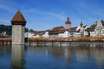 Fototapeta na wymiar Kapellbrücke und Wasserturm in Luzern