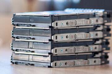 Obraz premium Close-up of a 2.5'' HDD server caddy tray stacked on each other on a table