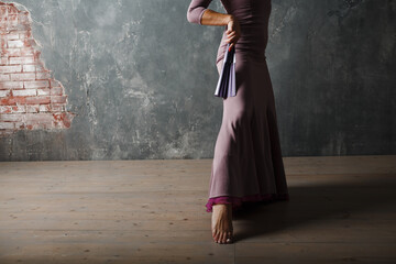 Young adult spanish woman dancing flamenco on gray vintage studio background - obrazy, fototapety, plakaty