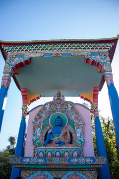 Escultura sagrada budismo, budismo tibetano, templo tibetano, divindades, bandeiras tibetanas, divindades budismo, religi&atilde;o