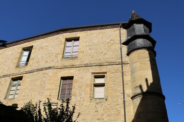 Batiment typique, vue de l'extérieur, ville Sarlat La Caneda, département de la Dordogne, France