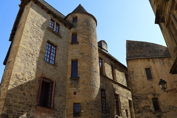 Batiment typique, vue de l'extérieur, ville Sarlat La Caneda, département de la Dordogne, France