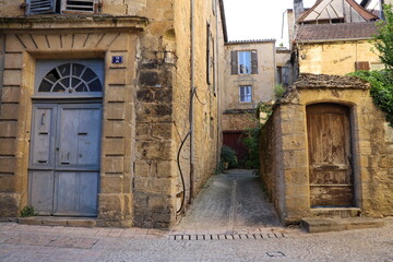 Fototapeta na wymiar Rue typique, ville Sarlat La Caneda, département de la Dordogne, France