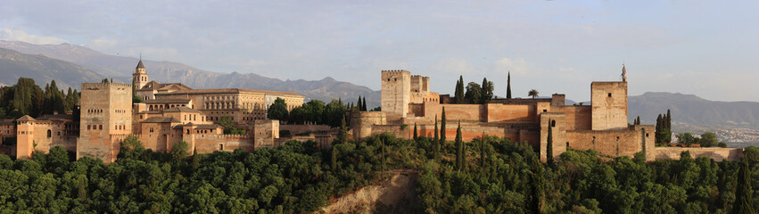Fototapeta na wymiar Granada's Alhambra palace and castle at sunset