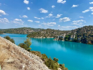 Obraz premium turquoise lake and mountains