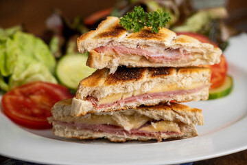 french croque monsieur - 527145965