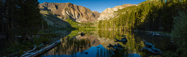 Reflection of mountains and trees on Parker Lake in California eastern sierra mountains  - obrazy, fototapety, plakaty
