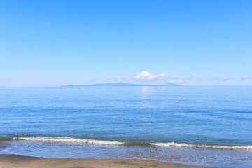 野付半島から見る国後島「秋の北海道」