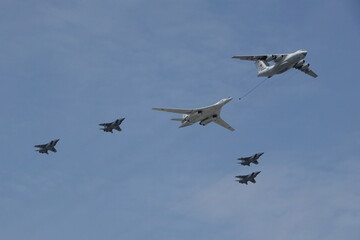 Fototapeta na wymiar Simulation of refueling in the air of IL-78 and Tu-160 aircraft accompanied by MiG-31 fighters over Moscow's Red Square during the dress rehearsal of the Victory Air Parade