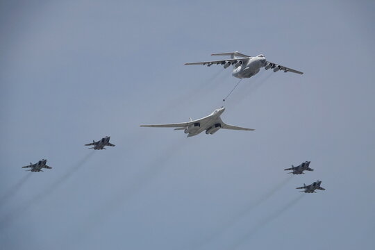 Simulation of refueling in the air of IL-78 and Tu-160 aircraft accompanied by MiG-31 fighters over Moscow's Red Square during the dress rehearsal of the Victory Air Parade