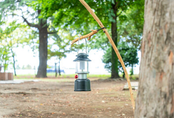 キャンプ場で使用するランタンとおしゃれなランタンハンガー
